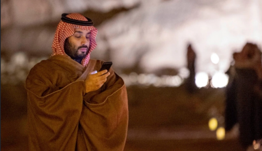 الكشف عن الرجل الذي اوصل الامير الصغير الى سدة الحكم وحماه من الانقلاب 
