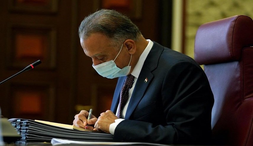 الكاظمي يطيح بـ8 من أكبر المسؤولين في كمارك أم قصر
