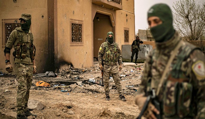 تظاهرات بريف دير الزور اعتراضا على قيادي في 'قسد'