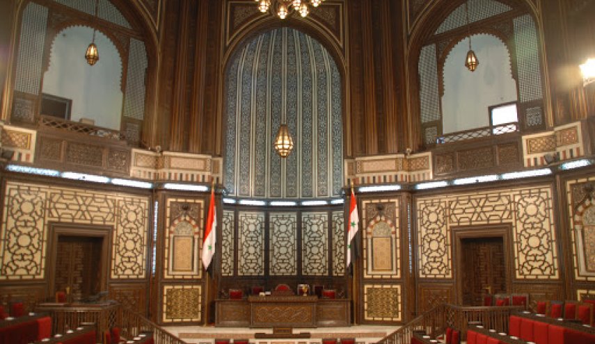 انسحابات مفاجئة قبل يوم من السباق الانتخابي السوري!