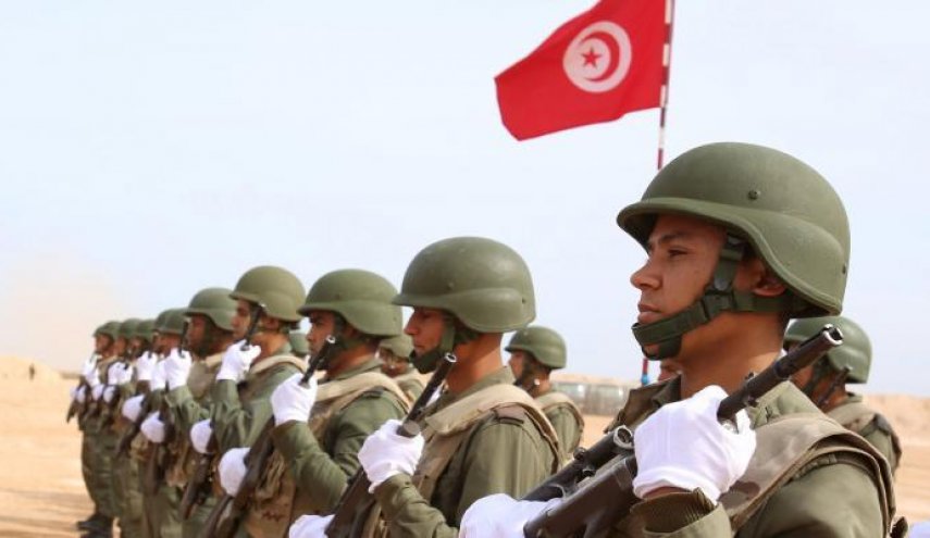  الجيش التونسي يعزز قواته على الحدود الليبية

