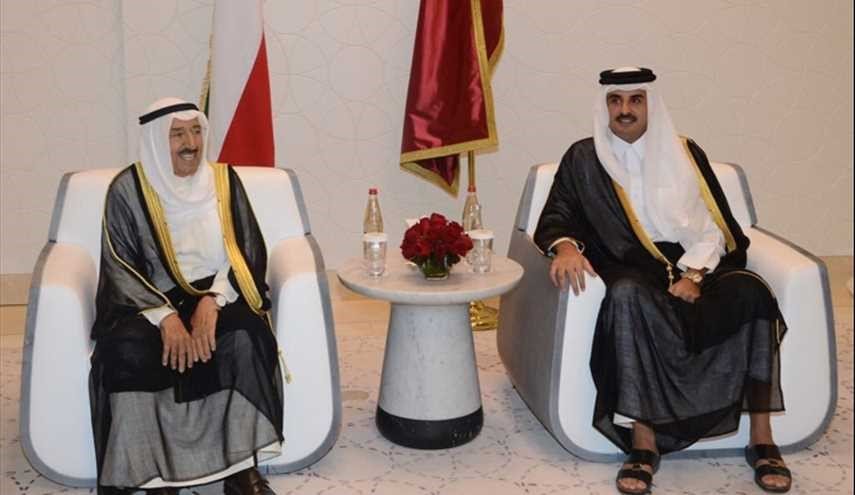 أمير الكويت يتلقى اتصالا هاتفيا من أمير قطر