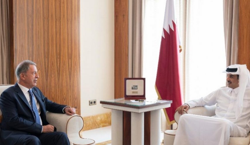 أمير قطر يستقبل وزير الدفاع التركي في الدوحة