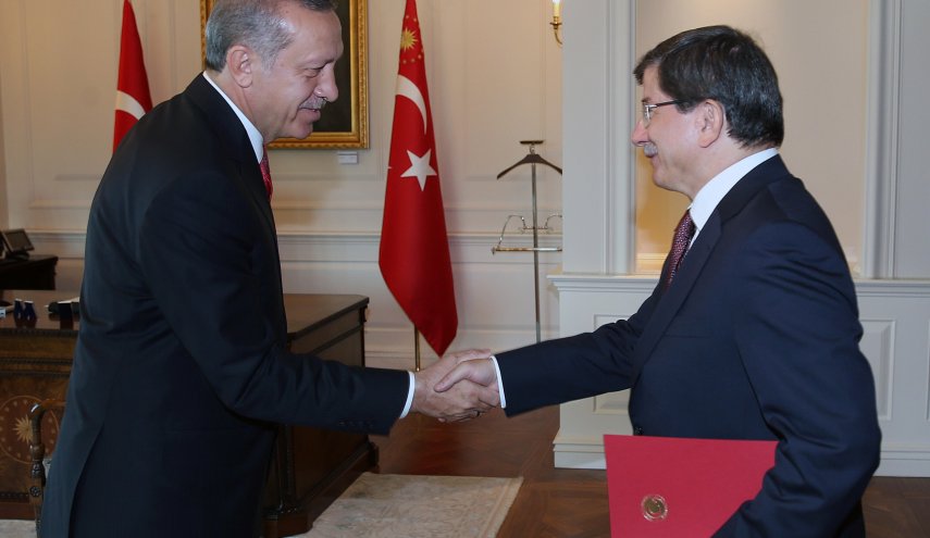أوغلو يتهم أردوغان بتحويل حزب العدالة والتنمية لتشكيل عائلي