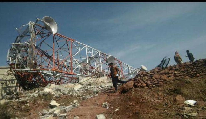 طيران العدوان يستهدف شبكة الاتصالات بمحافظة عمران 