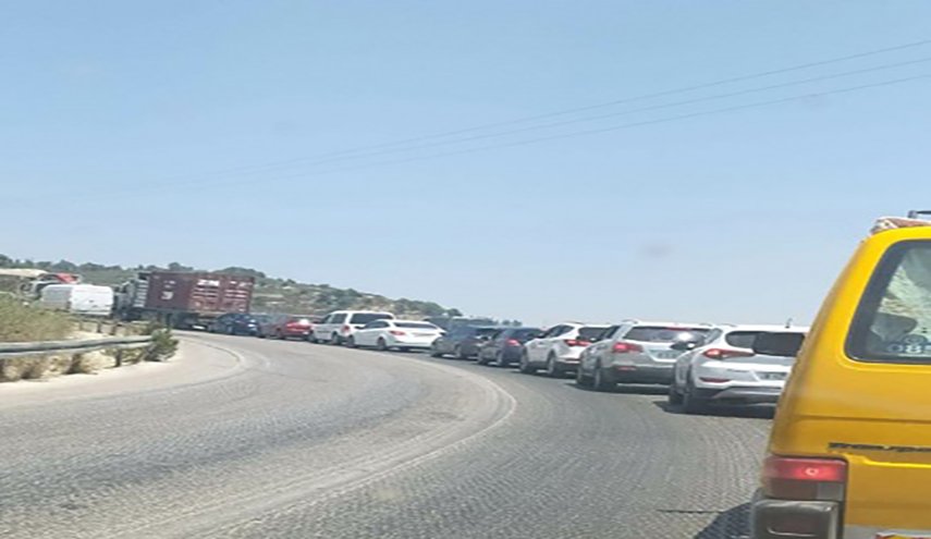 مستوطنون يغلقون طريق جنين نابلس