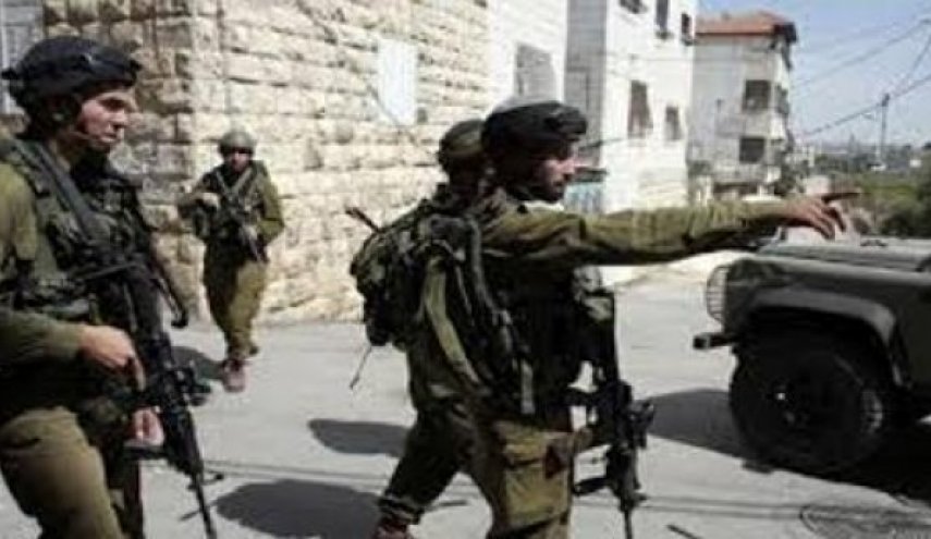 قوات الاحتلال تداهم مؤسسات بالقدس وتعتقل مدراءها