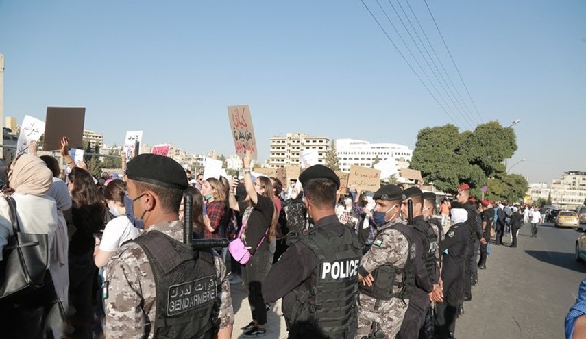 الأردن..وقفة احتجاجية أمام مجلس النواب رفضا للعنف ضد المرأة