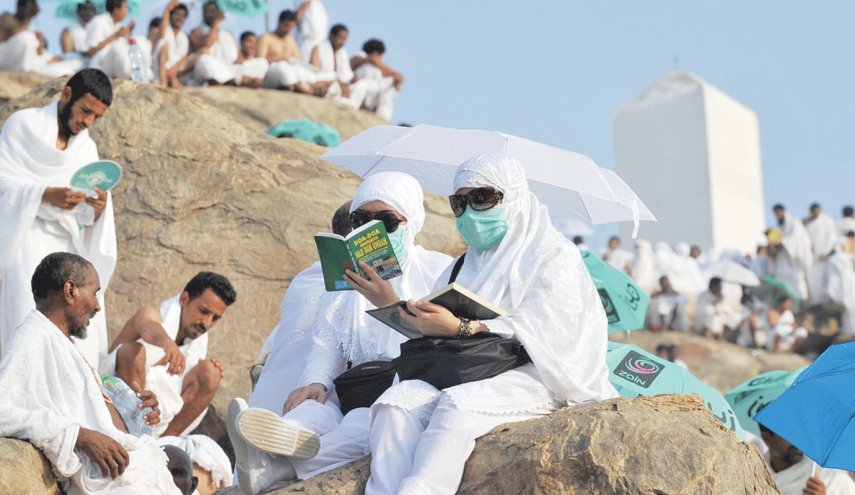 ضيوف الرحمن ينفرون الى مزدلفة بعد أداء ركن الحج الأعظم