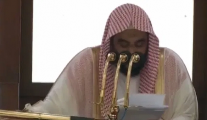 إمام المسجد الحرام مخاطبا المسلمين: لا تتركوا مجالا للإرجافات والدعاية