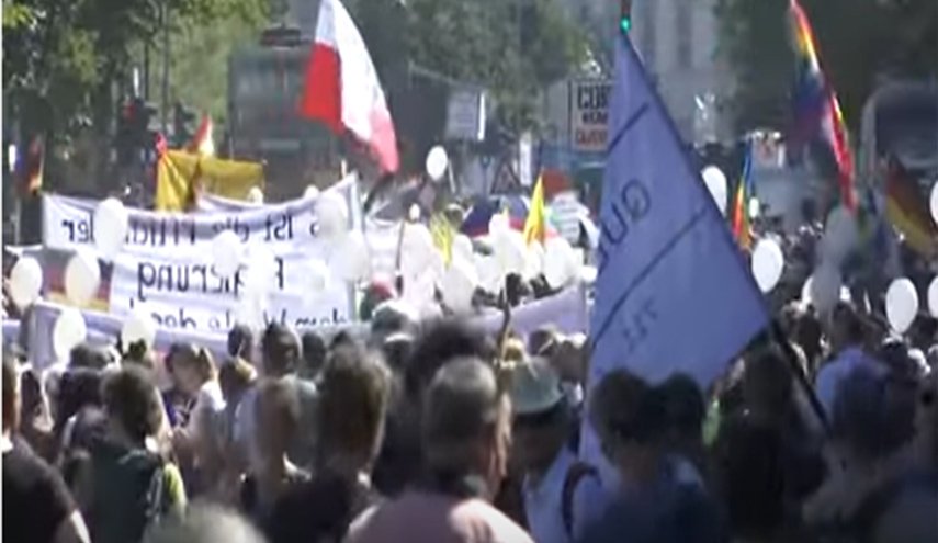 آلاف المحتجين في ألمانيا يعلنون 