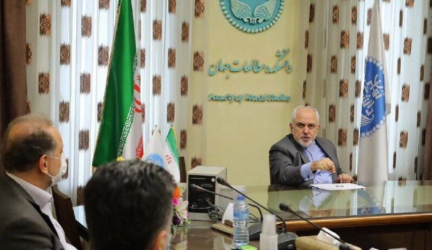 ظريف: سوء تقدير القوى الكبرى خلفّ تداعيات كارثية في العالم