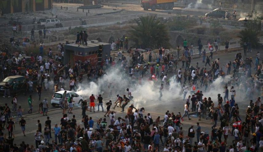 سماع دوي طلقات نارية في موقع المظاهرات وسط بيروت