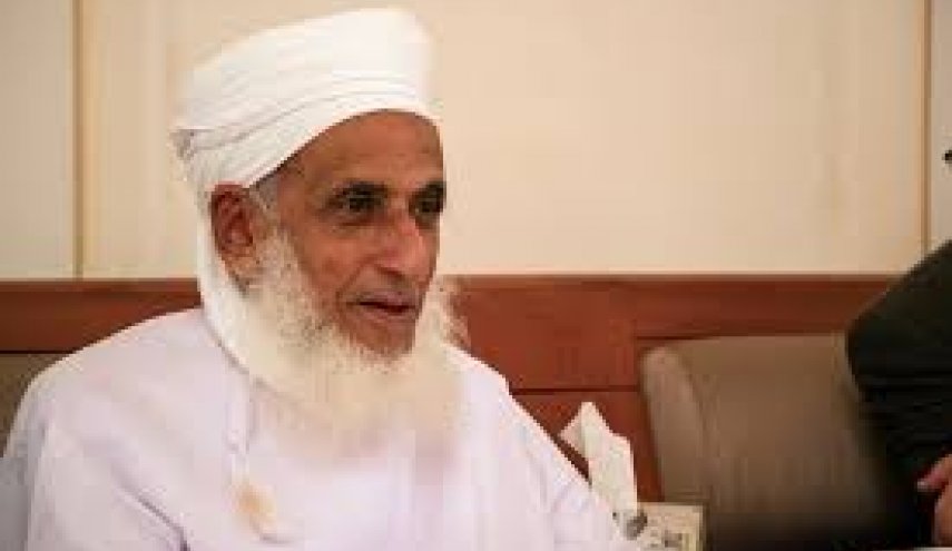 مفتي عُمان يدعو الليبيين لطي صفحة الماضي