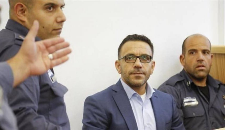 الاحتلال يمدد منع محافظ القدس من دخول الضفة الغربية