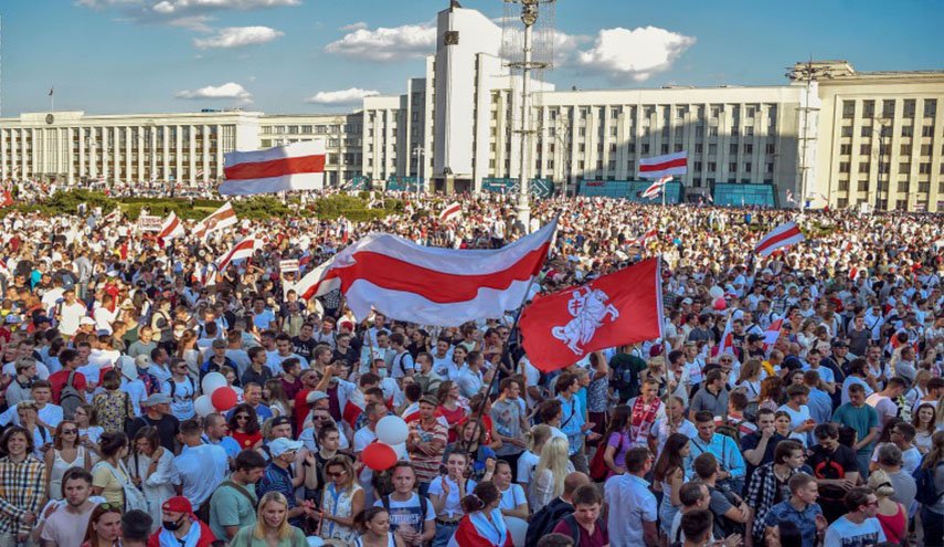 أوروبا تتدخل في إحتجاجات بيلاروس وتفرض عقوبات وتواجه روسيا