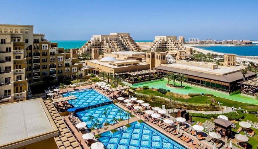 بعد التطبيع وصول اول سياح إسرائيليين لفنادق ريكسوس الإماراتية