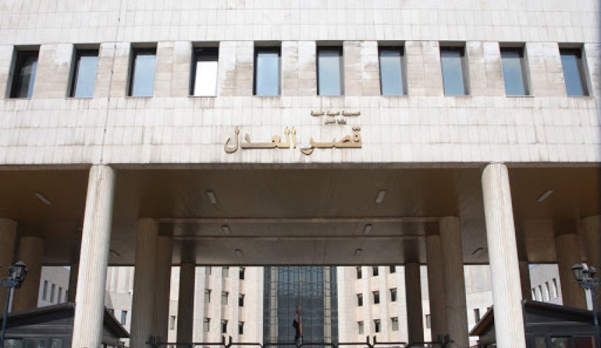 نقيب المحامين يهدد.. ووزير العدل السوري يرد عليه