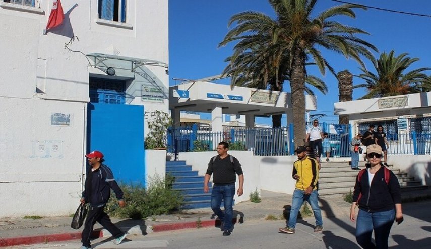 تونس تفرض حظر تجوال في بلدتين لوقف تفشي فيروس كورونا

