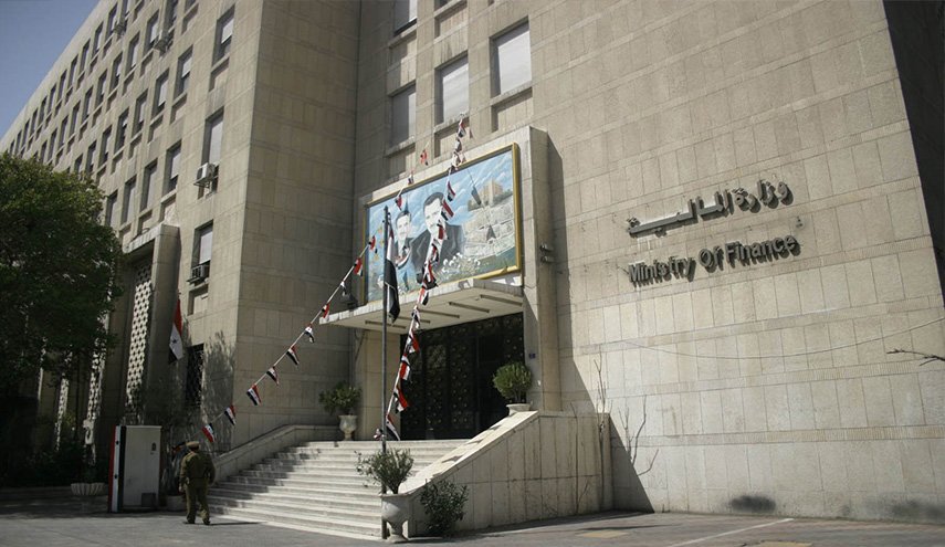 الحجز على أموال عدد من رجال الأعمال السوريين