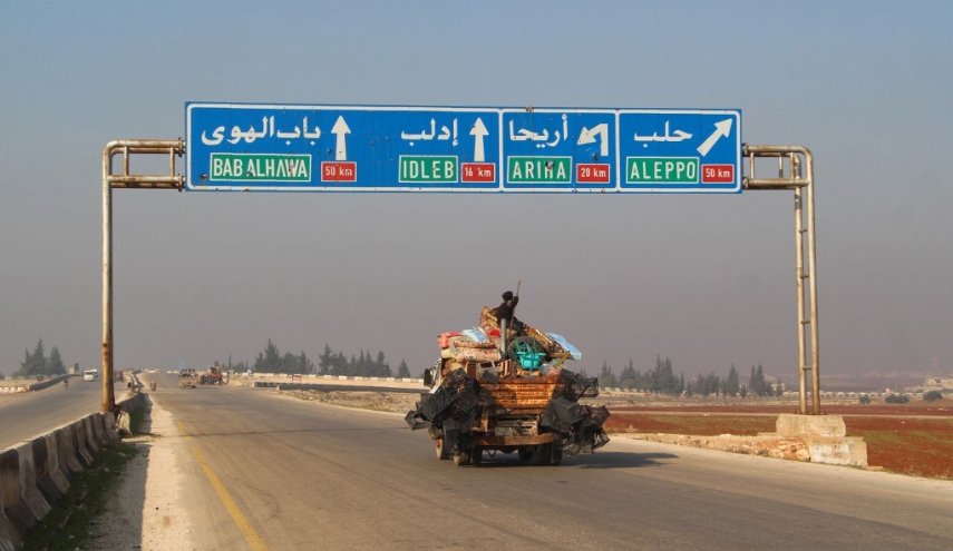 أول تعليق سوري على استهداف مدرعة روسية على طريق ام 4