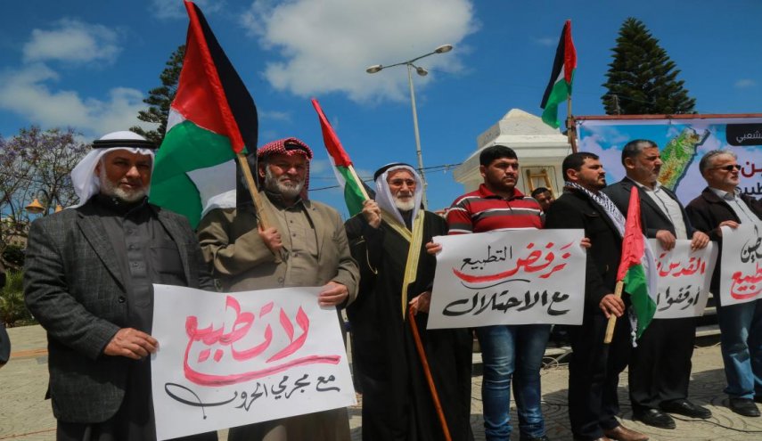 فلسطين.. وقفات احتجاجية تندد بالتطبيع الإماراتي الإسرائيلي