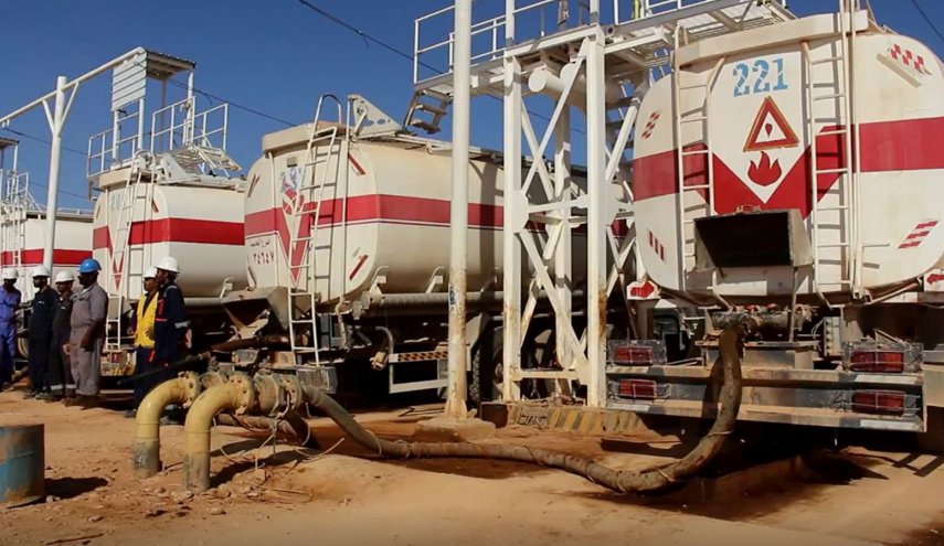 محافظ شبوة: مرتزقة العدوان نهبوا ثروات اليمن النفطية