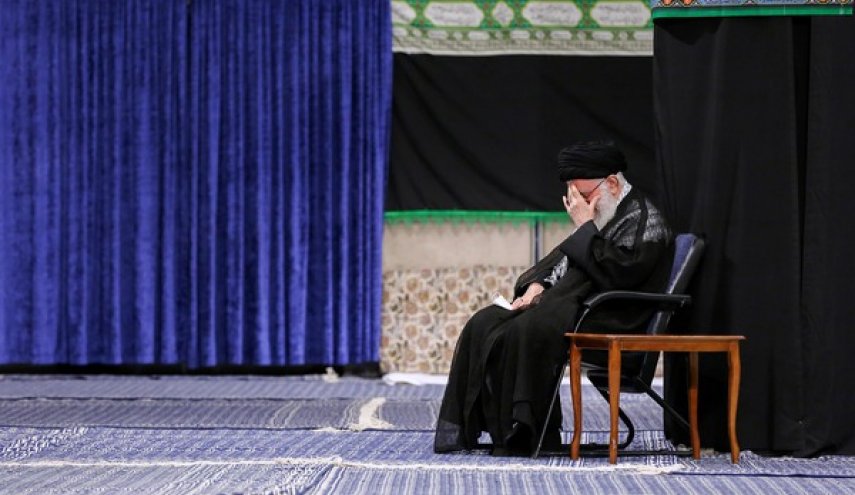 قائد الثورة يشارك في مراسم ليلة تاسوعاء الامام الحسين 