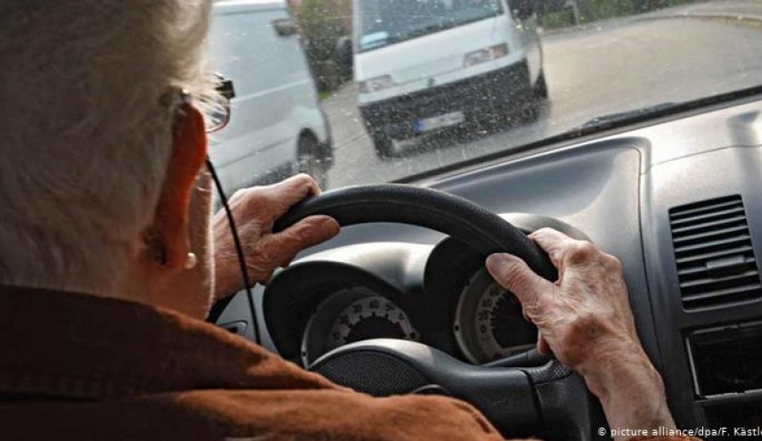 سيدة ثمانينية تستقل السيارة الخطأ وتعود بها إلى المنزل!
