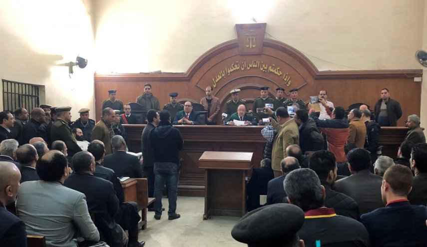 فساد مالي وإداري من العيار الثقيل.. محاكمة 15 مسؤولا مصريا
