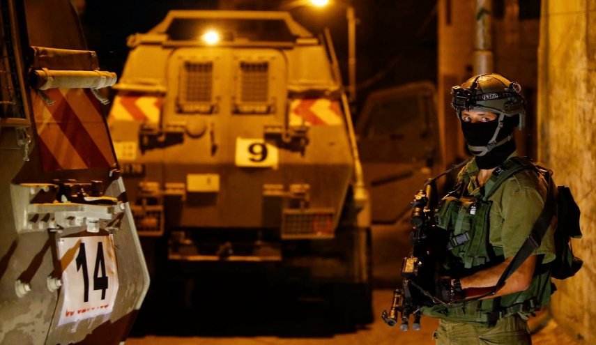 حملات دهم واعتقال بعدة مناطق بالضفة الغربية