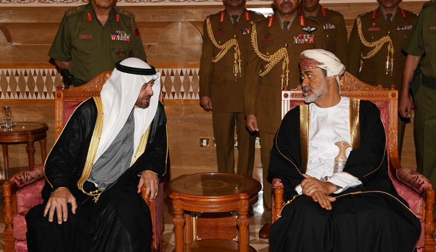 ضغوط على مسقط بهدف التطبيع ولإبعادها عن إيران 

