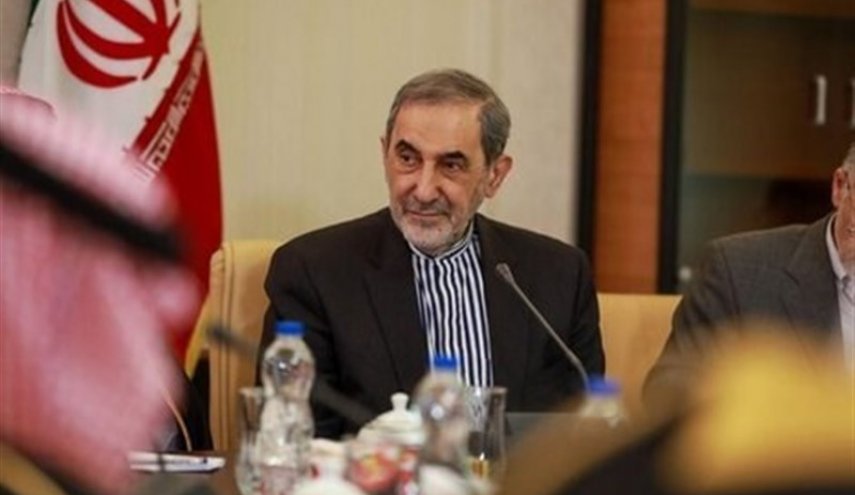 ولايتي: آلية الزناد أضحت لعبة دعائية لترامب
