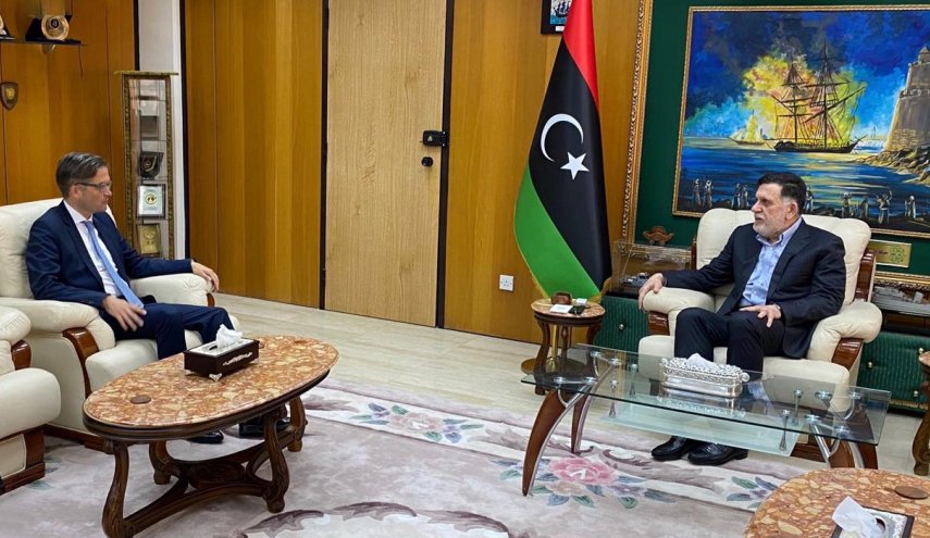 السراج يلتقي السفير الألماني لدى ليبيا أوليفر أوفتشا