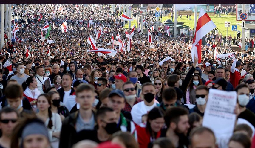 اعتقال متظاهرين في مينسك مع تواصل الاحتجاجات في بيلاروسيا