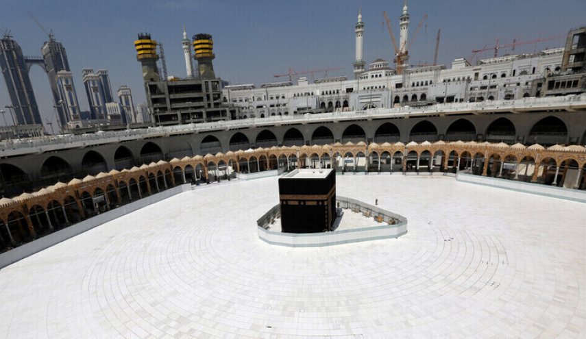 
السعودية... استئناف مناسك العمرة تدريجياً بداية من 4 أكتوبر
