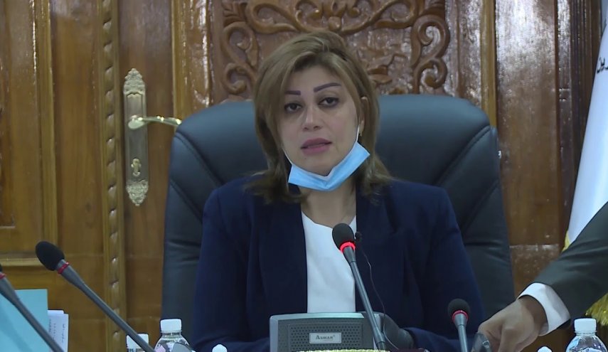الكاظمي وبخ وزيرة الهجرة ومنعها حضور جلسة مجلس الوزراء