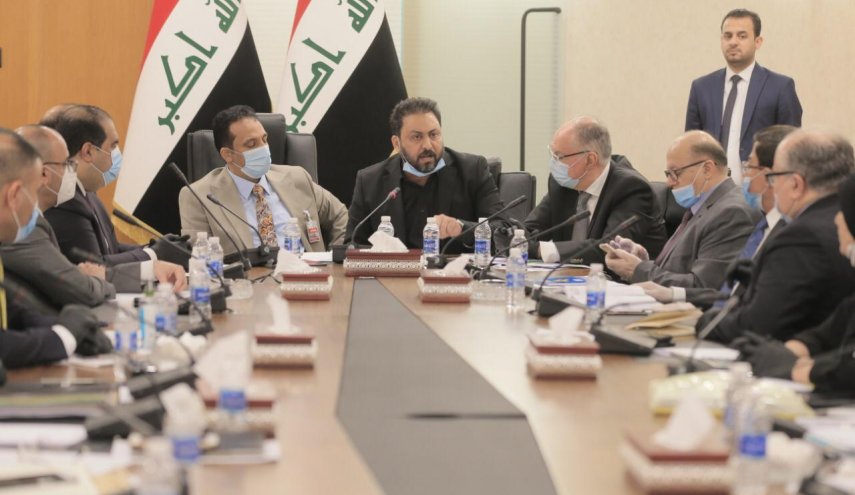العراق: المالية النيابية تعلق على أسباب تأخر صرف الرواتب