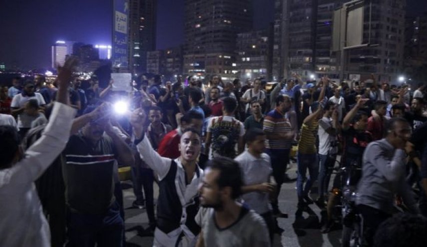 محمد علي يدعو المصريين لمواصلة الحراك الشعبي لاسقاط السيسي