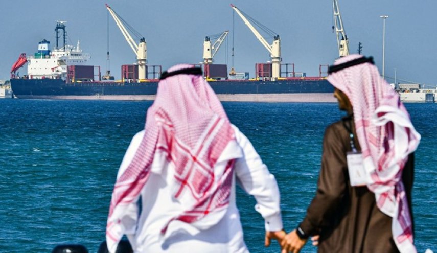 هبوط قيمة صادرات النفط في السعودية بنحو النصف