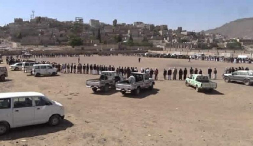 وقفة احتجاجية للتنديد باحتجاز سفن المشتقات النفطية في تعز