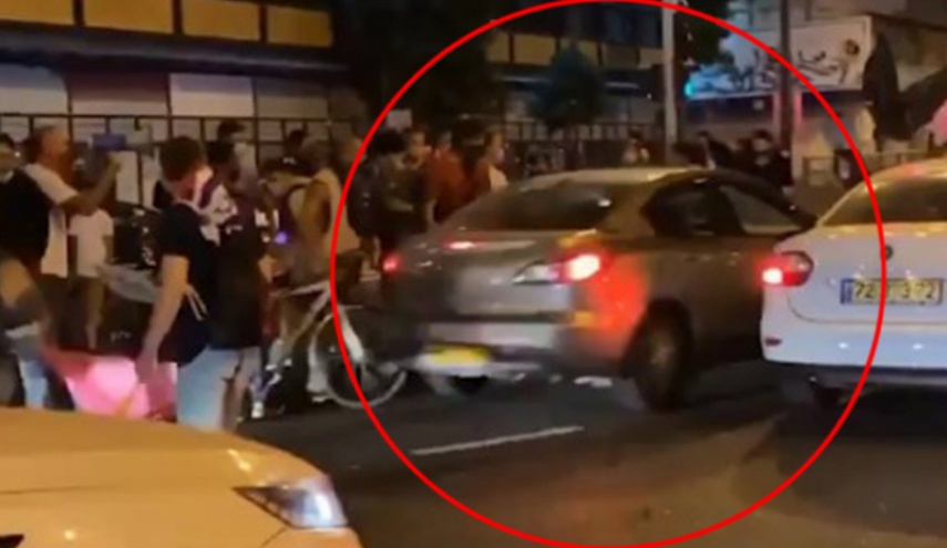 دهس واعتقال عدد من المحتجين خلال مظاهرة ضد نتنياهو في 'تل ابيب'