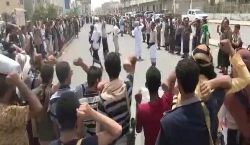 الحديدة : وقفات احتجاجية تندد بجرائم العدوان واستمرار الحصار