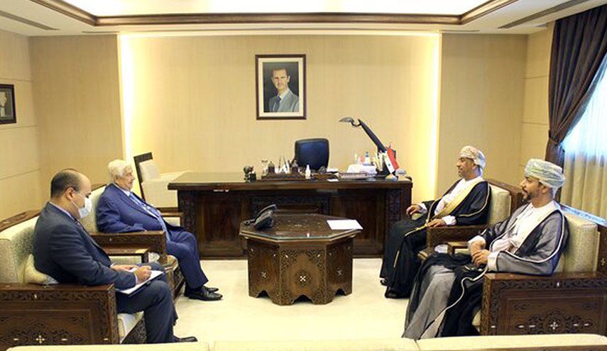 المعلم يتسلم نسخة عن أوراق اعتماد سفير سلطنة عمان لدى سوريا