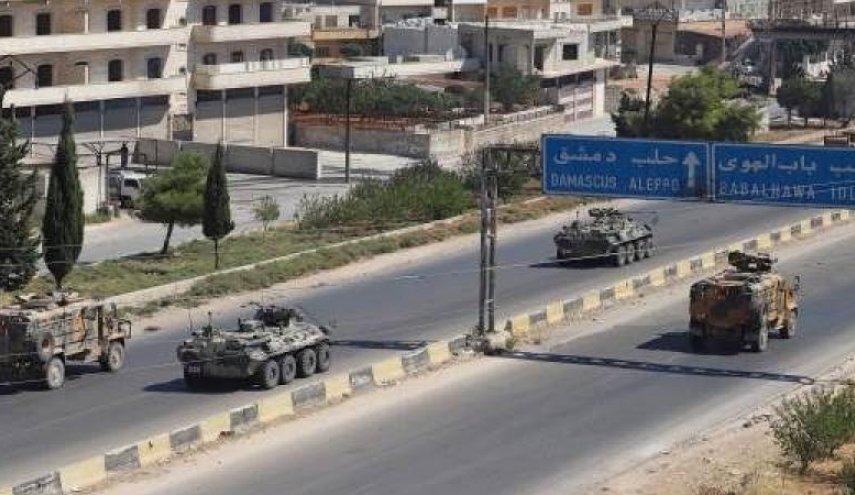تركيا ترسل تعزيزات عسكرية جديدة الى ادلب وتنتشر بطريق 
