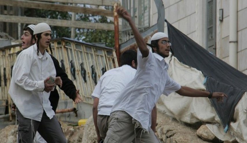  مستوطنون يرشقون بالحجارة مساكن فلسطينية قرب نابلس