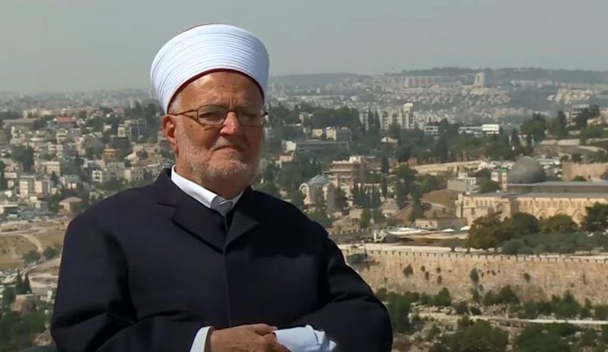 خطيب الاقصى: الاحتلال يحاول السيطرة على مواقع محددة في الأقصى