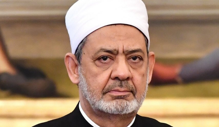 شيخ الأزهر يرد على تصريحات ماكرون العنصرية