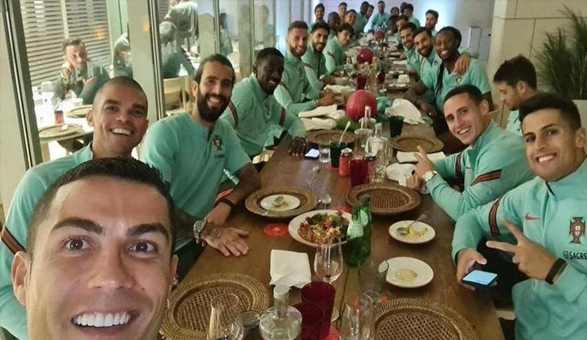 رونالدو والعشاء الأخير.. مصير منتخب البرتغال بعد الصورة المخيفة!