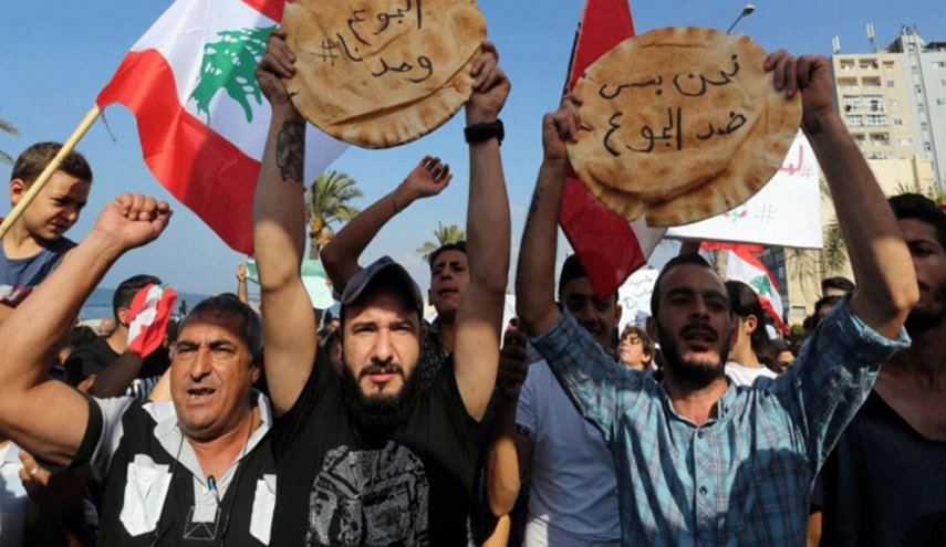 الدعوات للنزول الى الشارع في لبنان